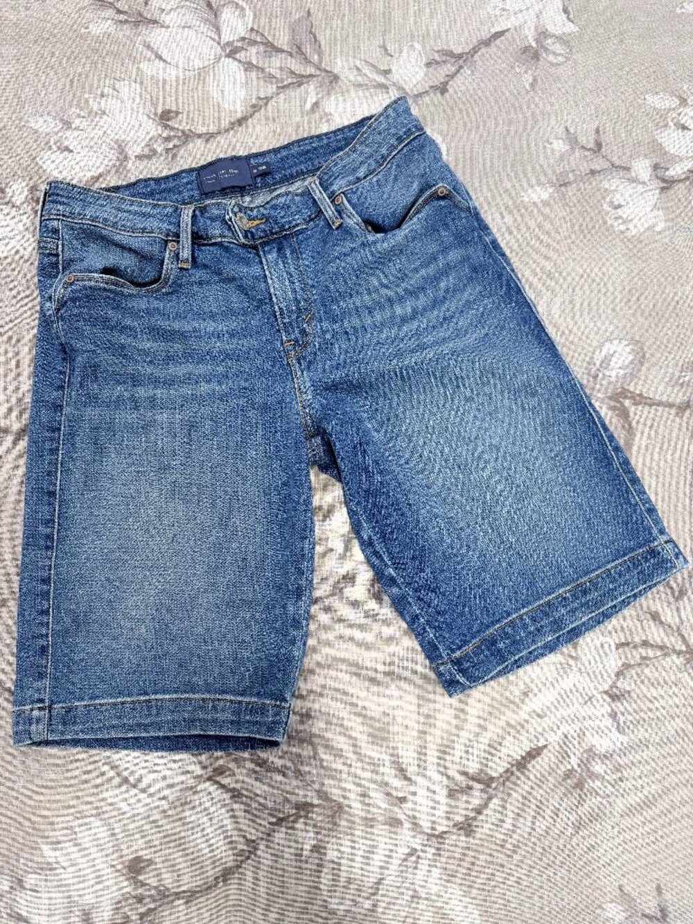 Levi’s Demi Curve Classic 6/28 Denim Bermuda Shorts Curve ID Stretch